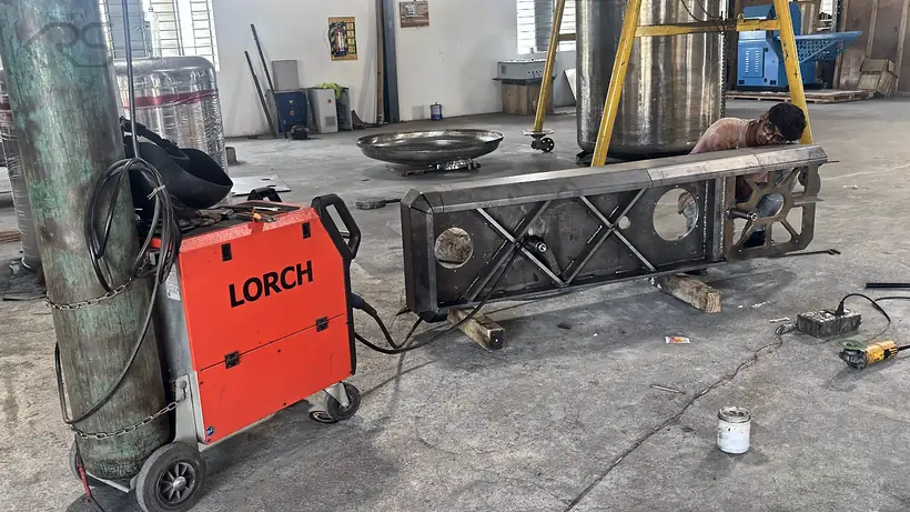 Welding of a machine frame in the KRS fabrication shop