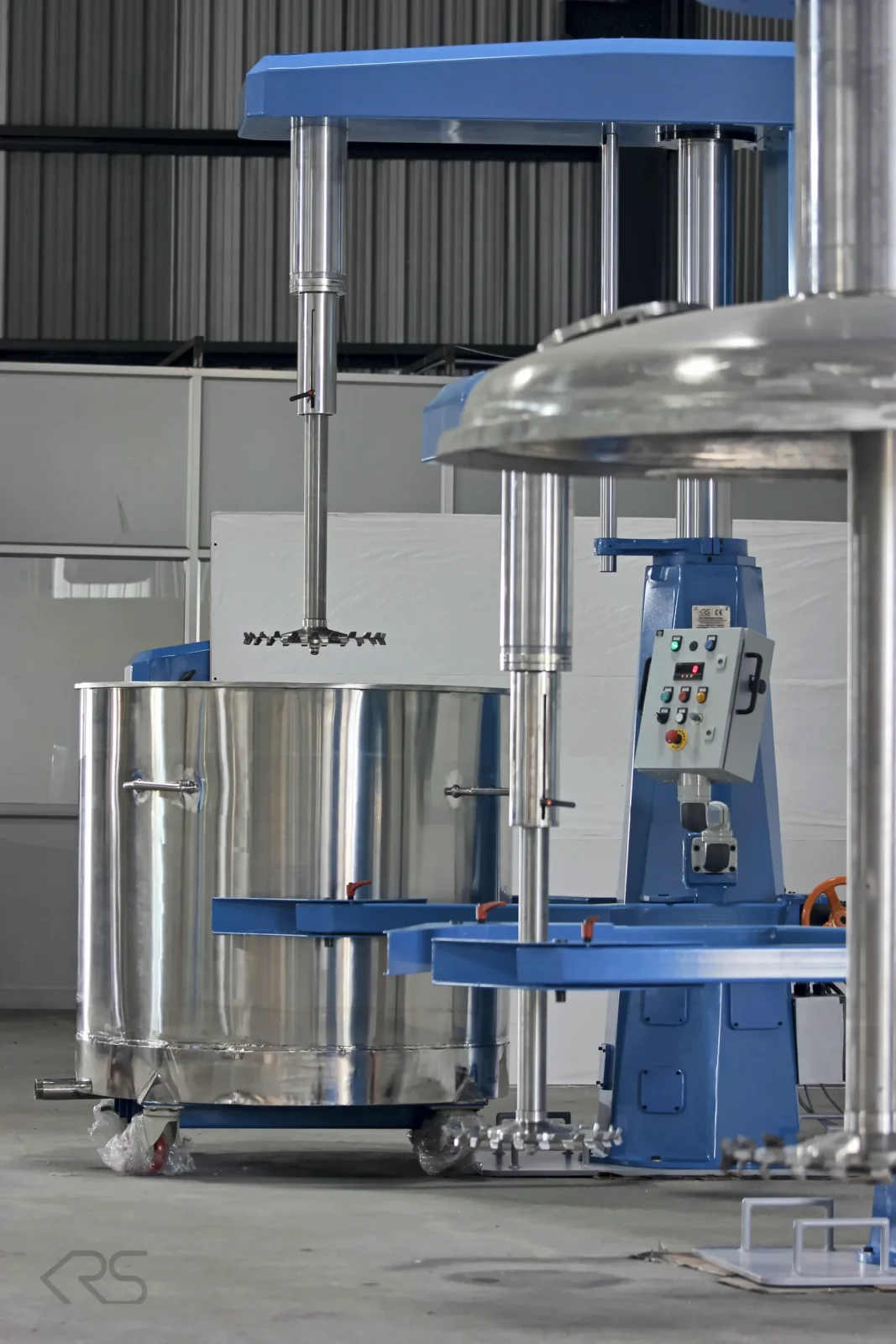 KRS disperser with stainless steel process vessels
