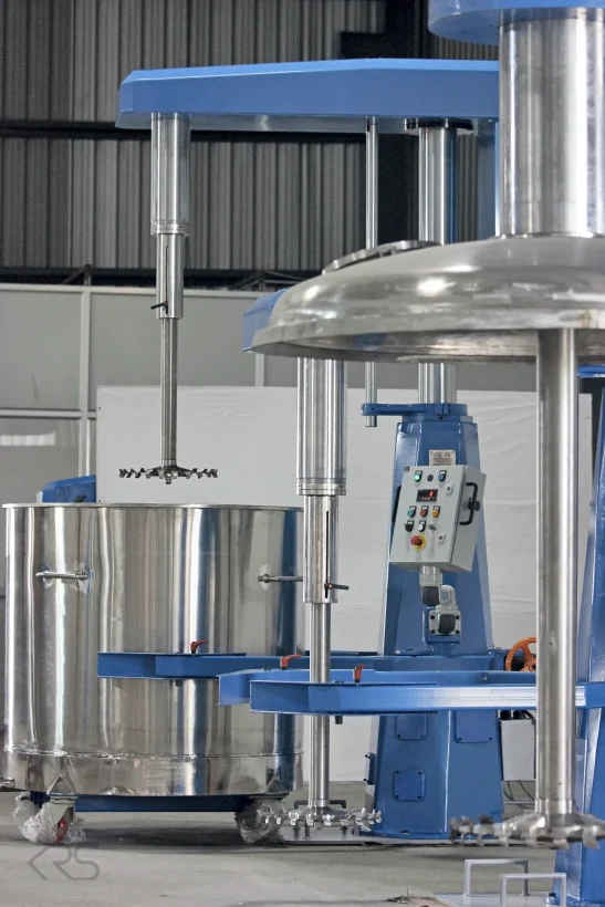 KRS disperser and vessel, close view