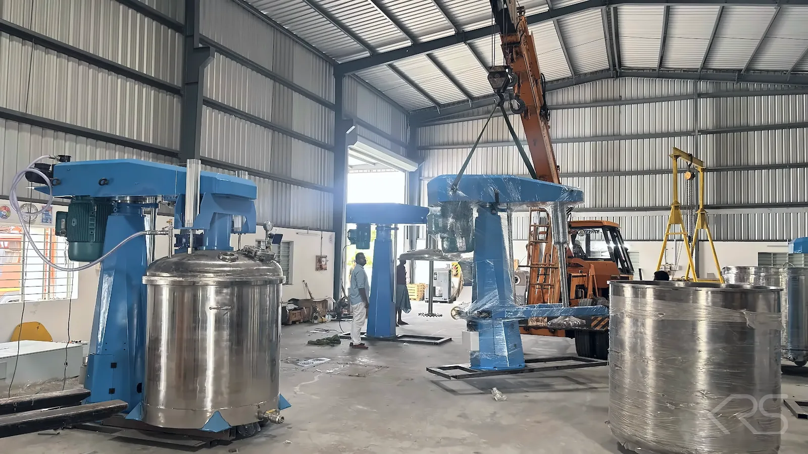 KRS DISPERMAHLTECHNIK High Speed Dispersers and stainless steel vessels in the KRS workshop ready for dispatch