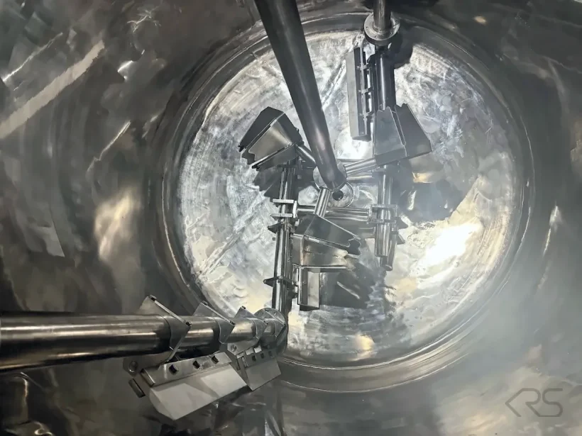 Interior of a KRS mixing vessel with agitator
